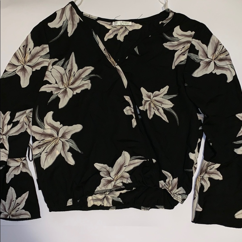 FLORAL BLACK BLOUSE